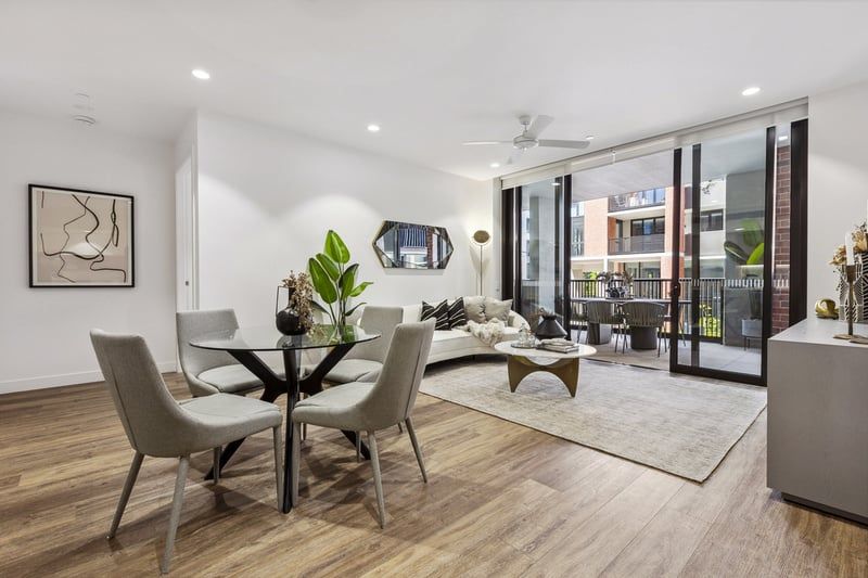 City Views and Spacious Design in Exclusive Apartment