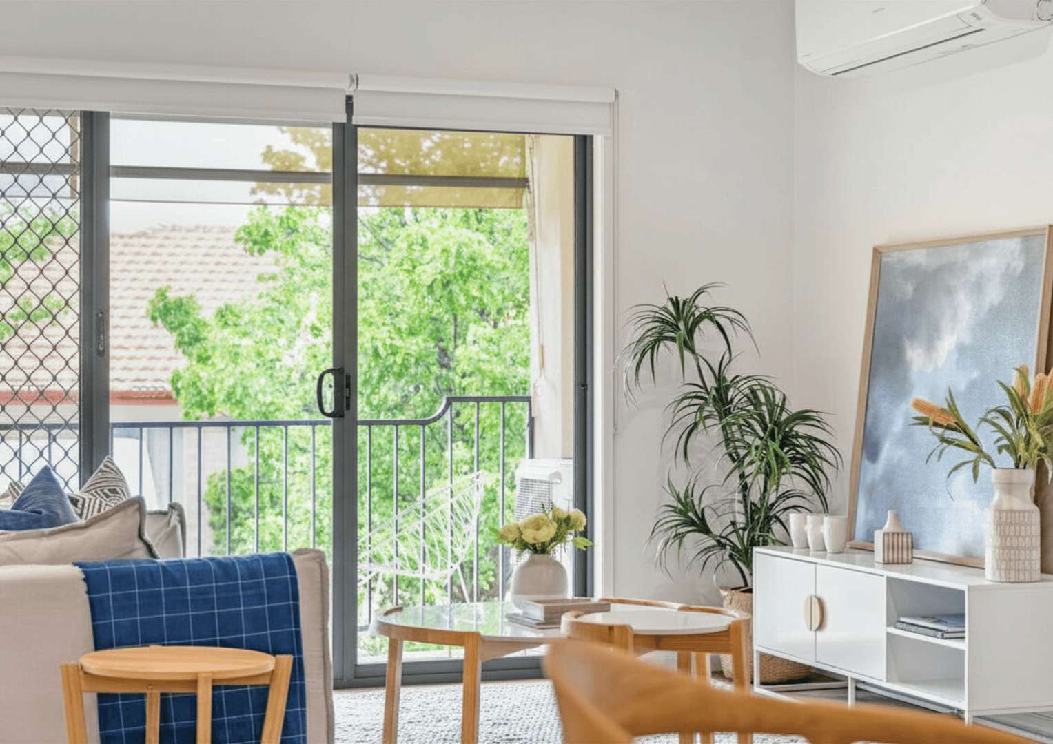 Amazing Village Apartments, in the Heart of the Shopping Hub 