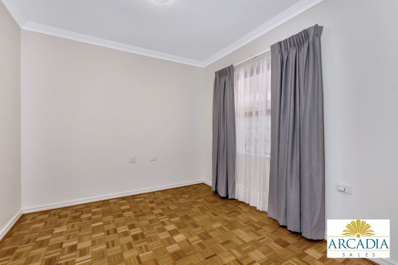 ARCADIA WATERS BICTON - 3 Bedroom Parquetry Floor Stunner