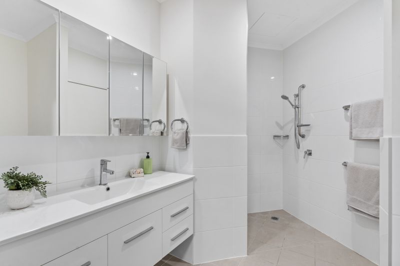 Conveniently located one-bedroom apartment with lovely view