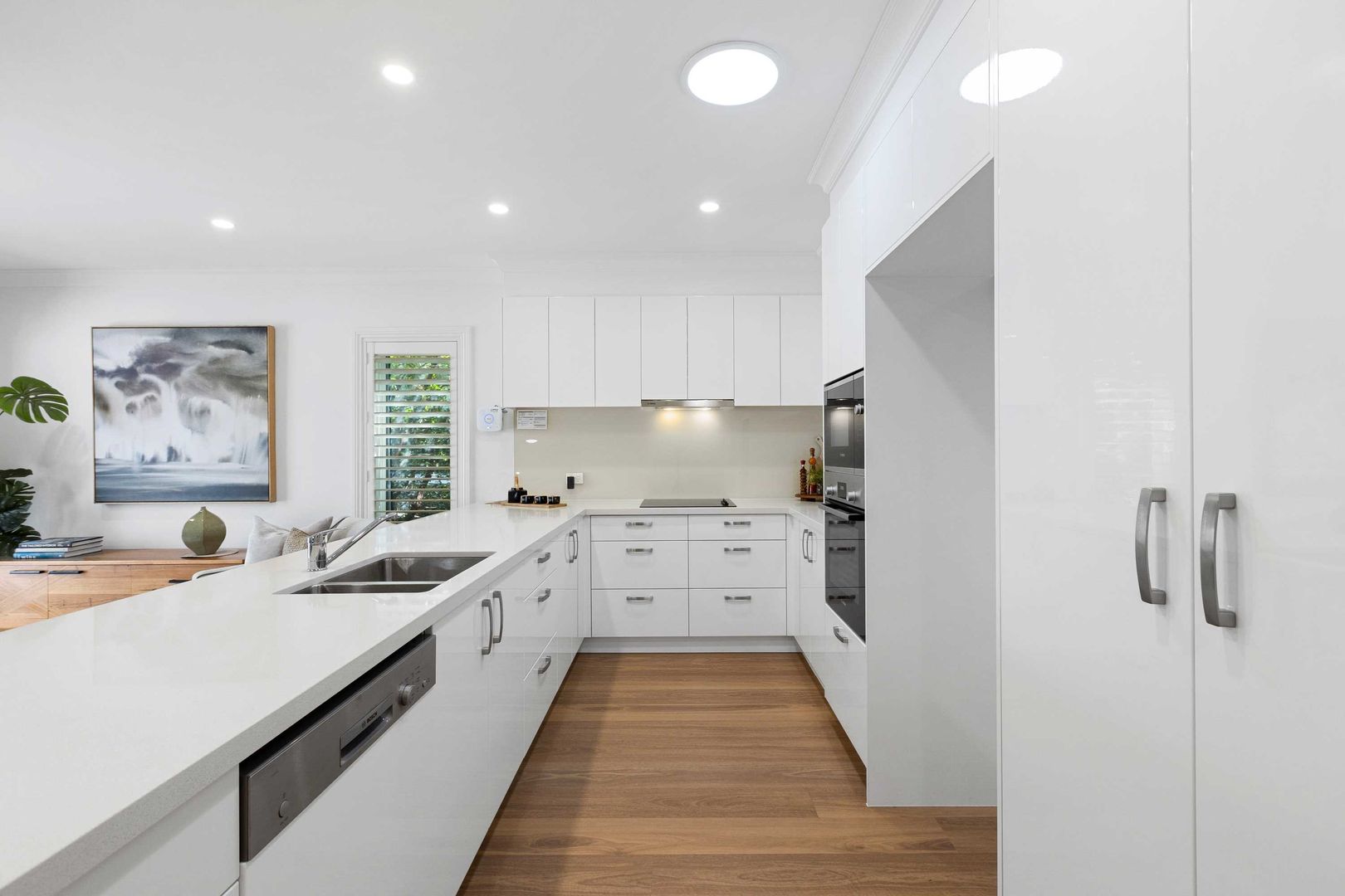 Elegant Living at 22 Blueridge Close, Avondale Heights!