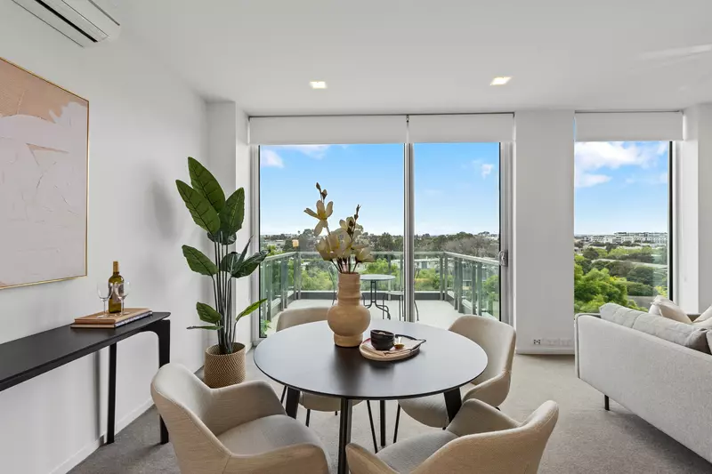 Retire in a beautiful cosmopolitan area with this 3 bed apartment!