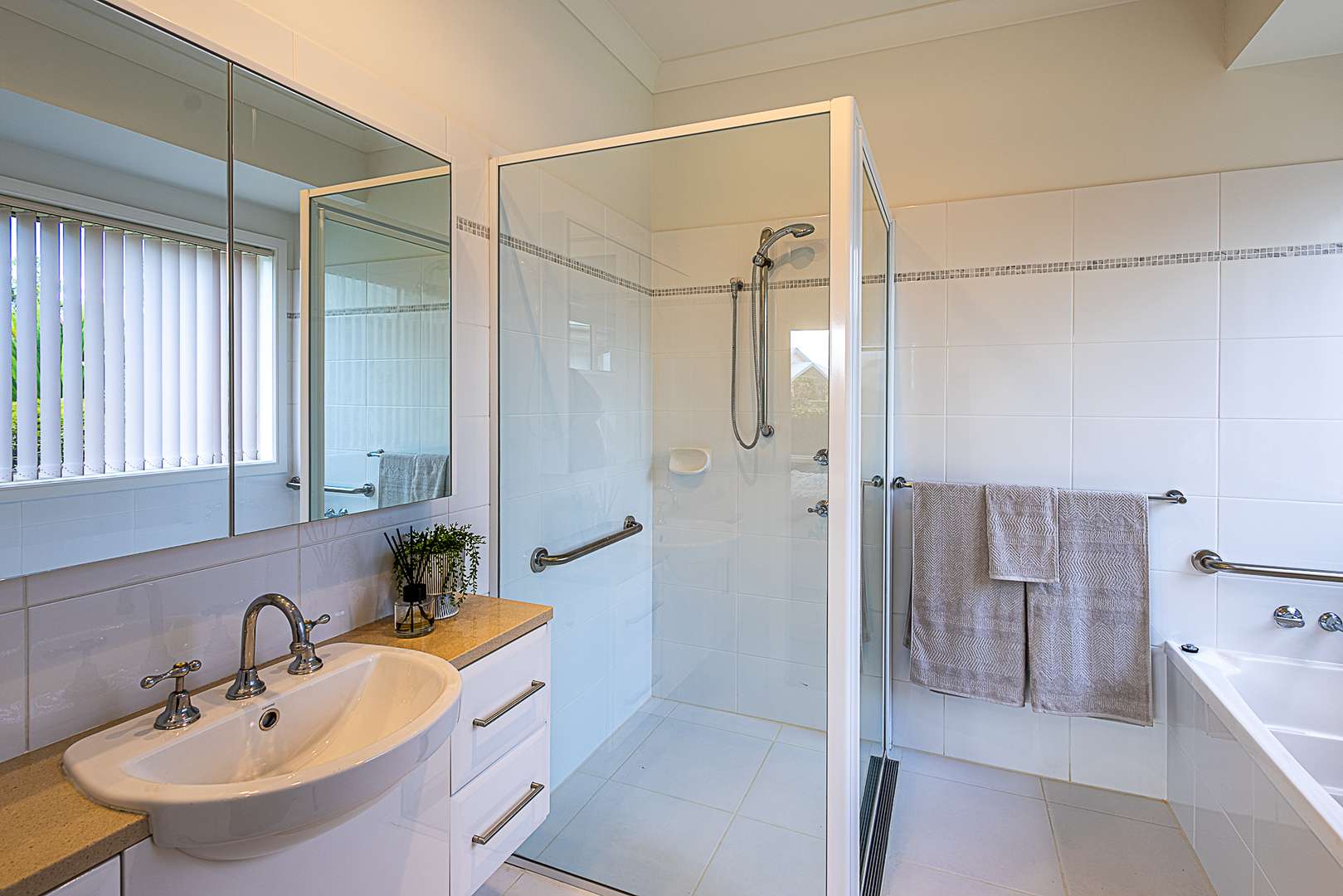 Degas- by Palm Lake Resort Tea Gardens