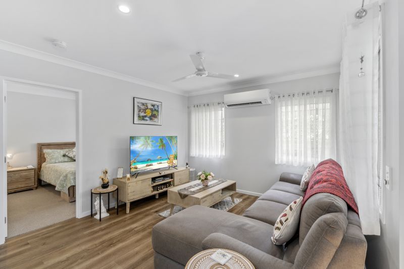 Elegant 2 Bedroom + Study - Near New