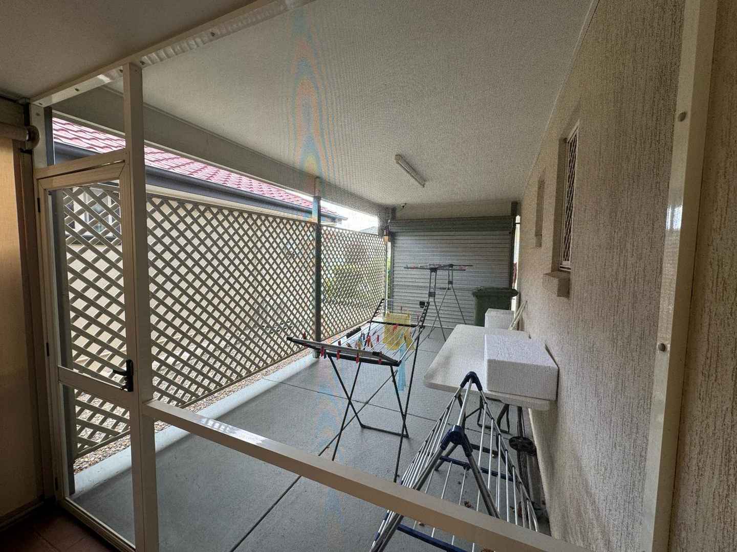 Ready to move ?  2 Bedroom + Study - Fully Fenced for your pets!