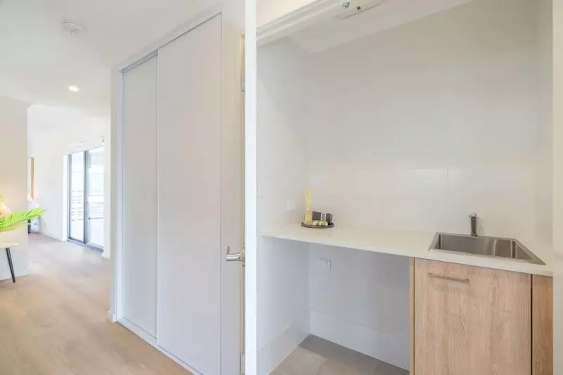 Light filled, modern 2 bed home