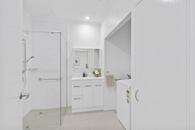 Spacious ground-level apartment