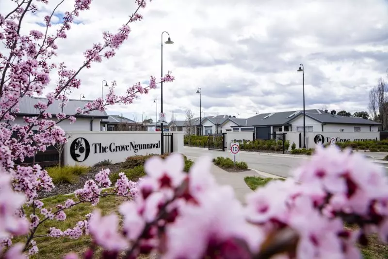 Stylish Villa, Courtyard Charm