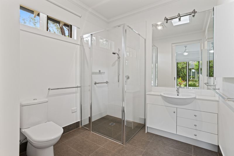 Airy, Light-Filled Villa with Private Courtyard