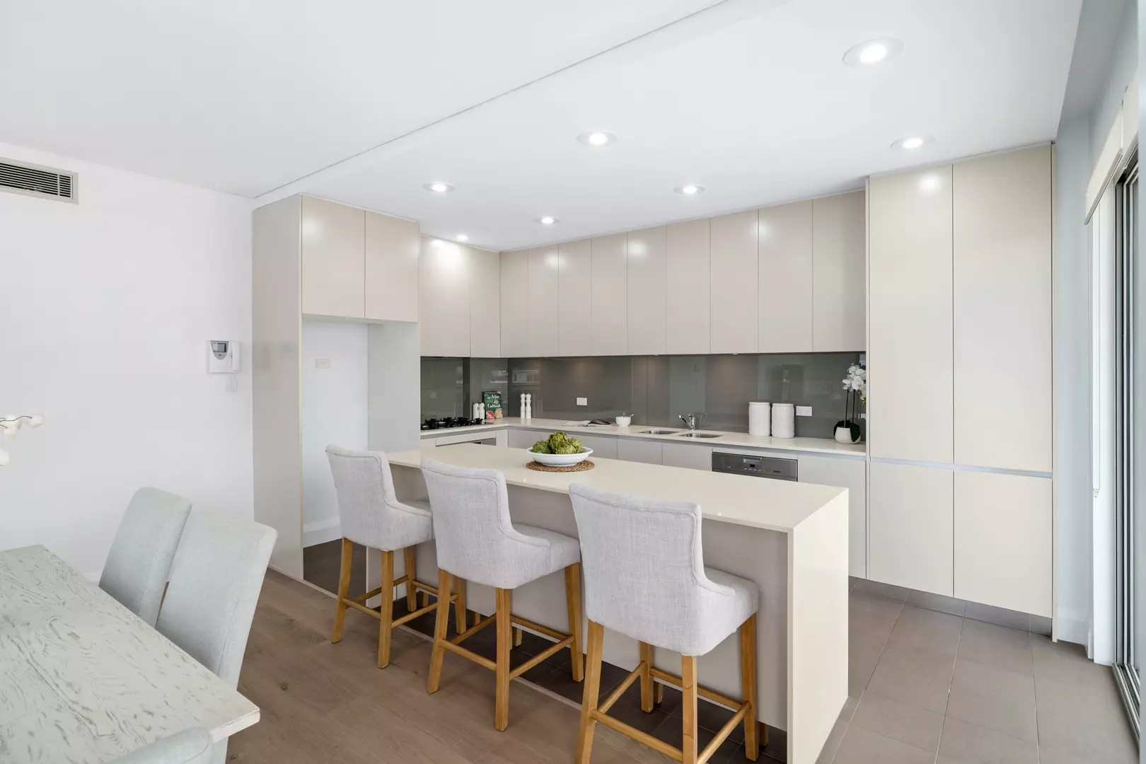 Outstanding 3 Bedroom Penthouse