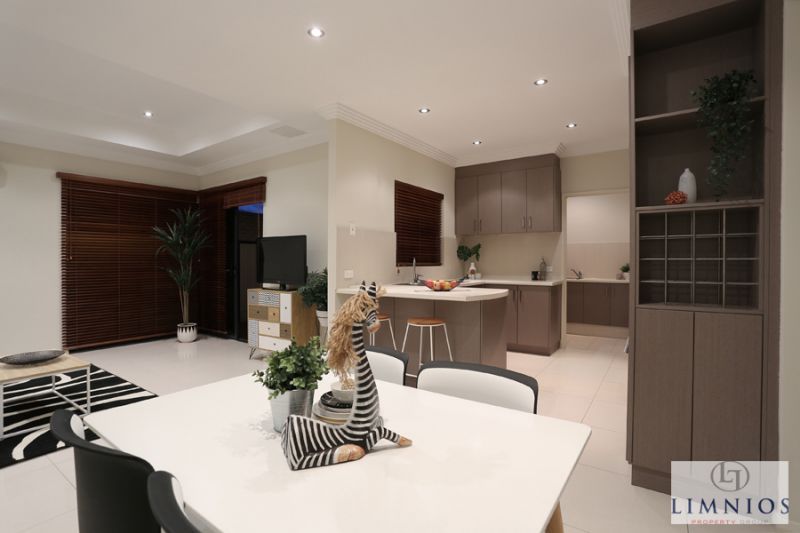 Spacious End Villa