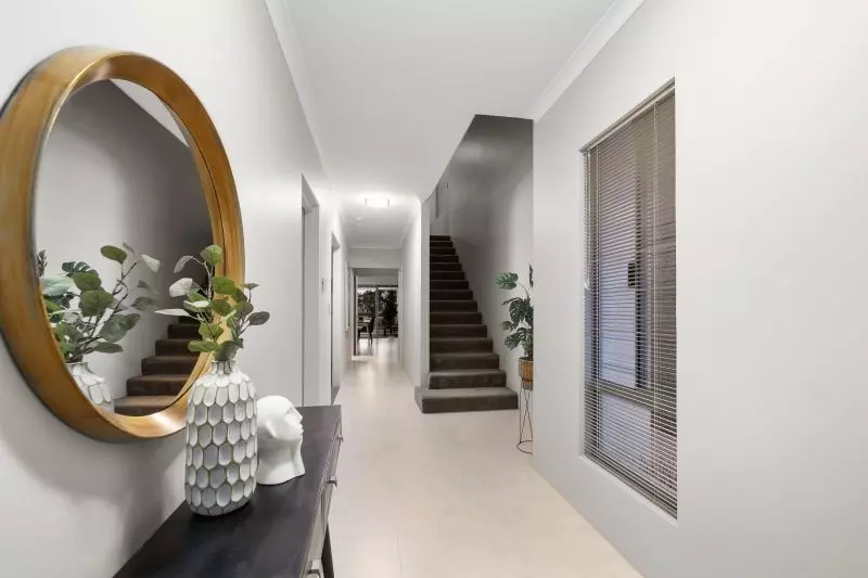 Spacious Riverside Family Retreat!