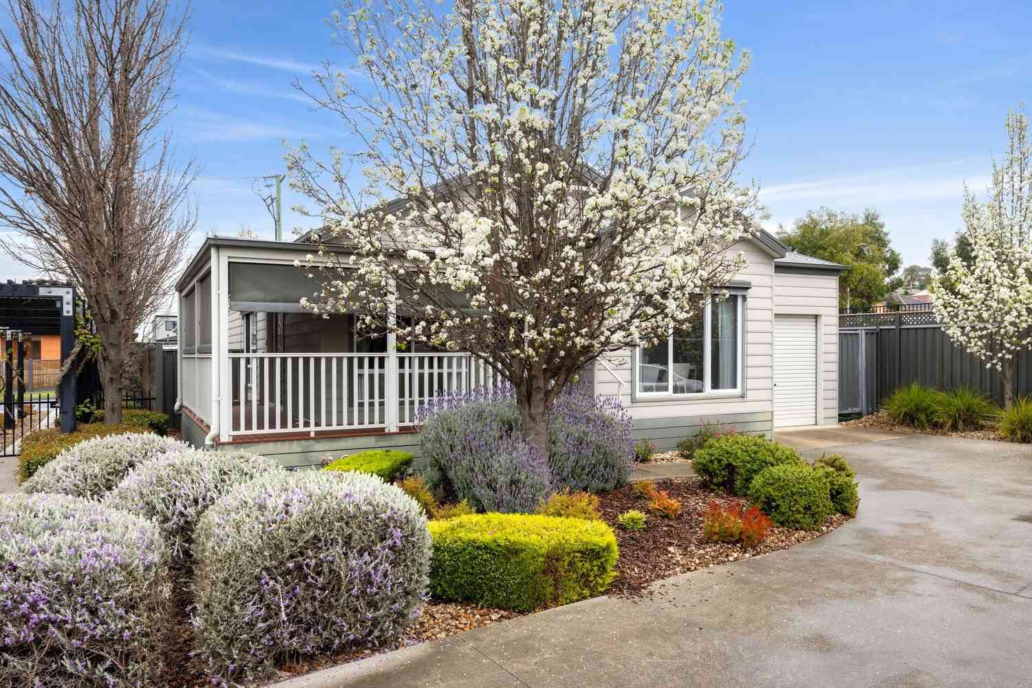 Lifestyle Communities Geelong - Corner stand alone luxurious home!