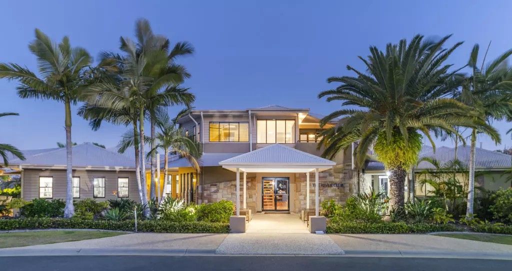 Sophisticated Lakefront Luxury