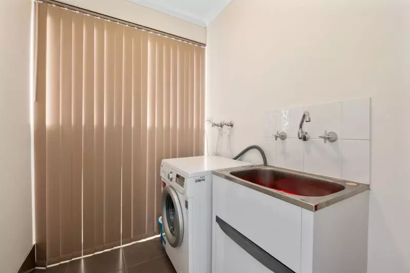 Spacious, Easy Maintenance Family Home!