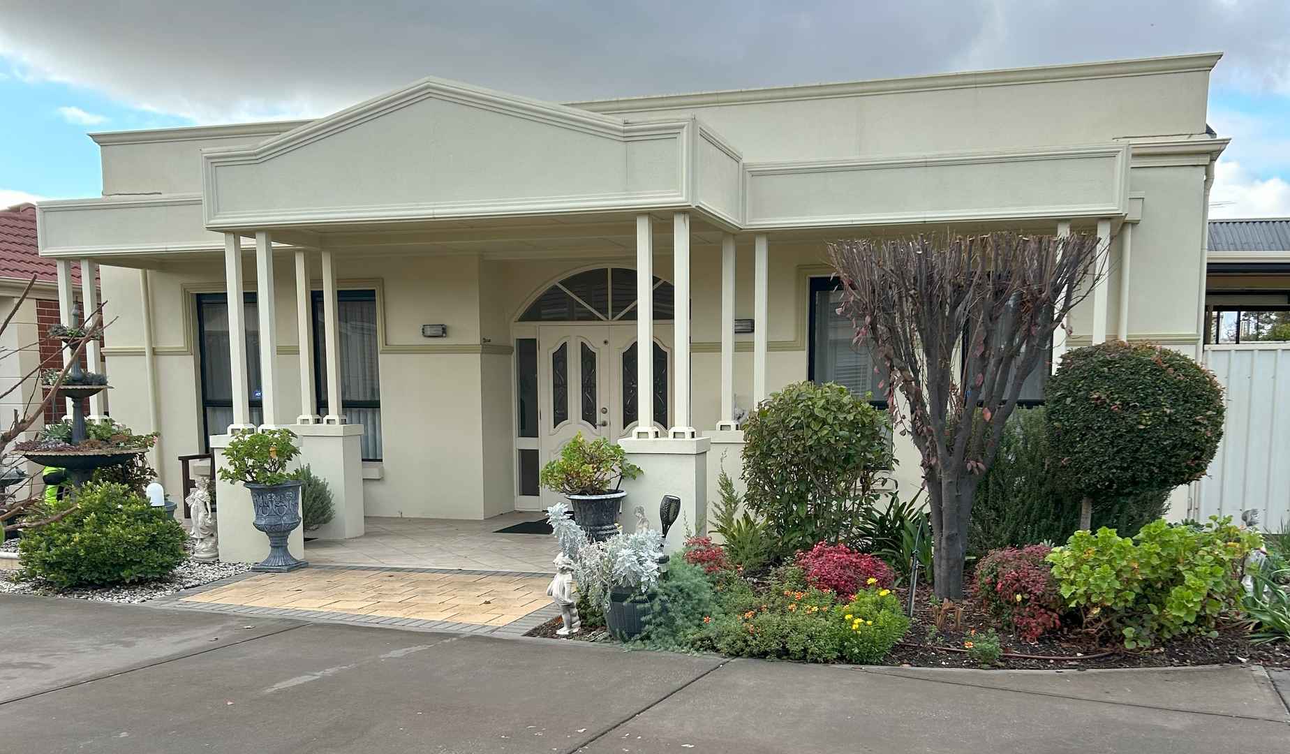 Distinctive Lifestyle Unit 2 Holdfast Gardens