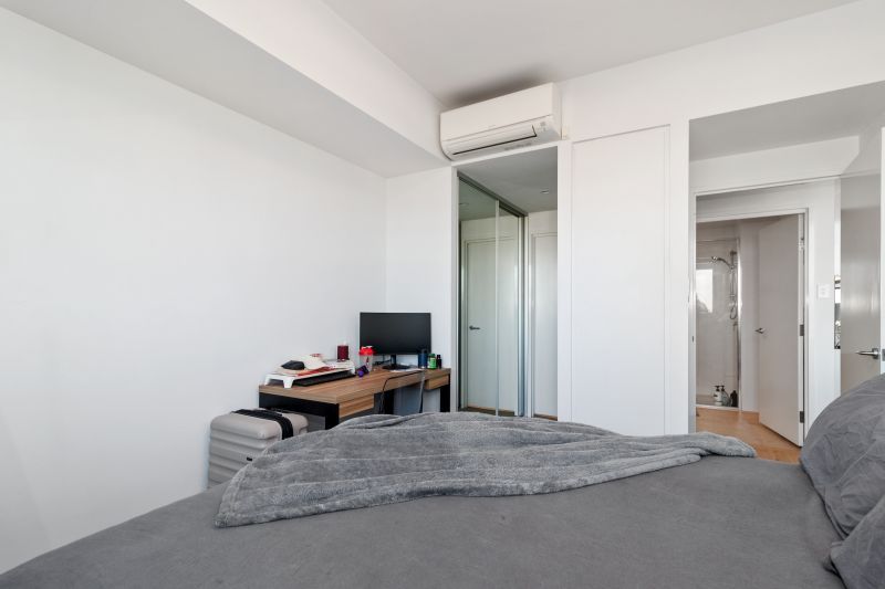 Stunning Views and Urban Lifestyle!!