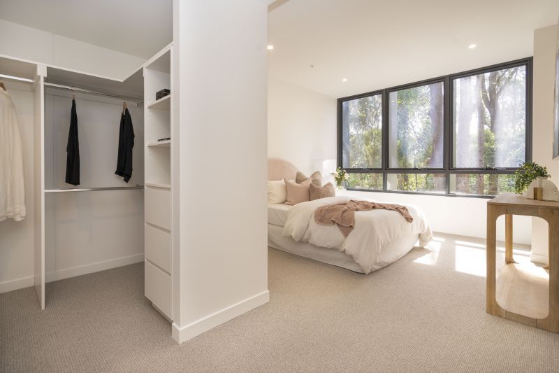 Well-positioned apartment boasting a roomy balcony