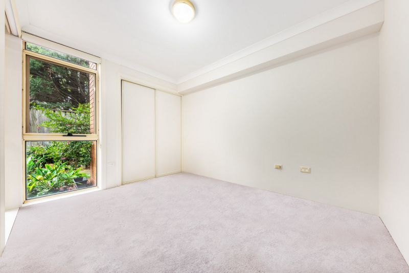 WONDERFUL NORTH FACING GROUND FLOOR—RARE FIND