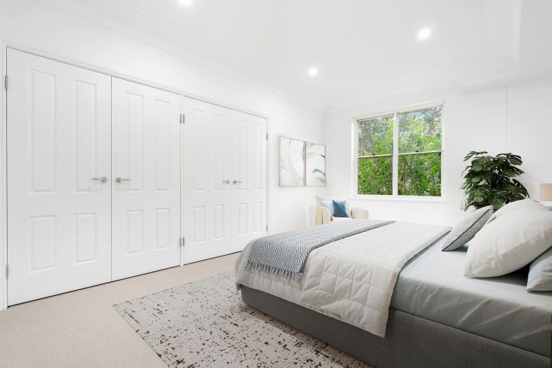 Private, sun-enriched entertainer's delight