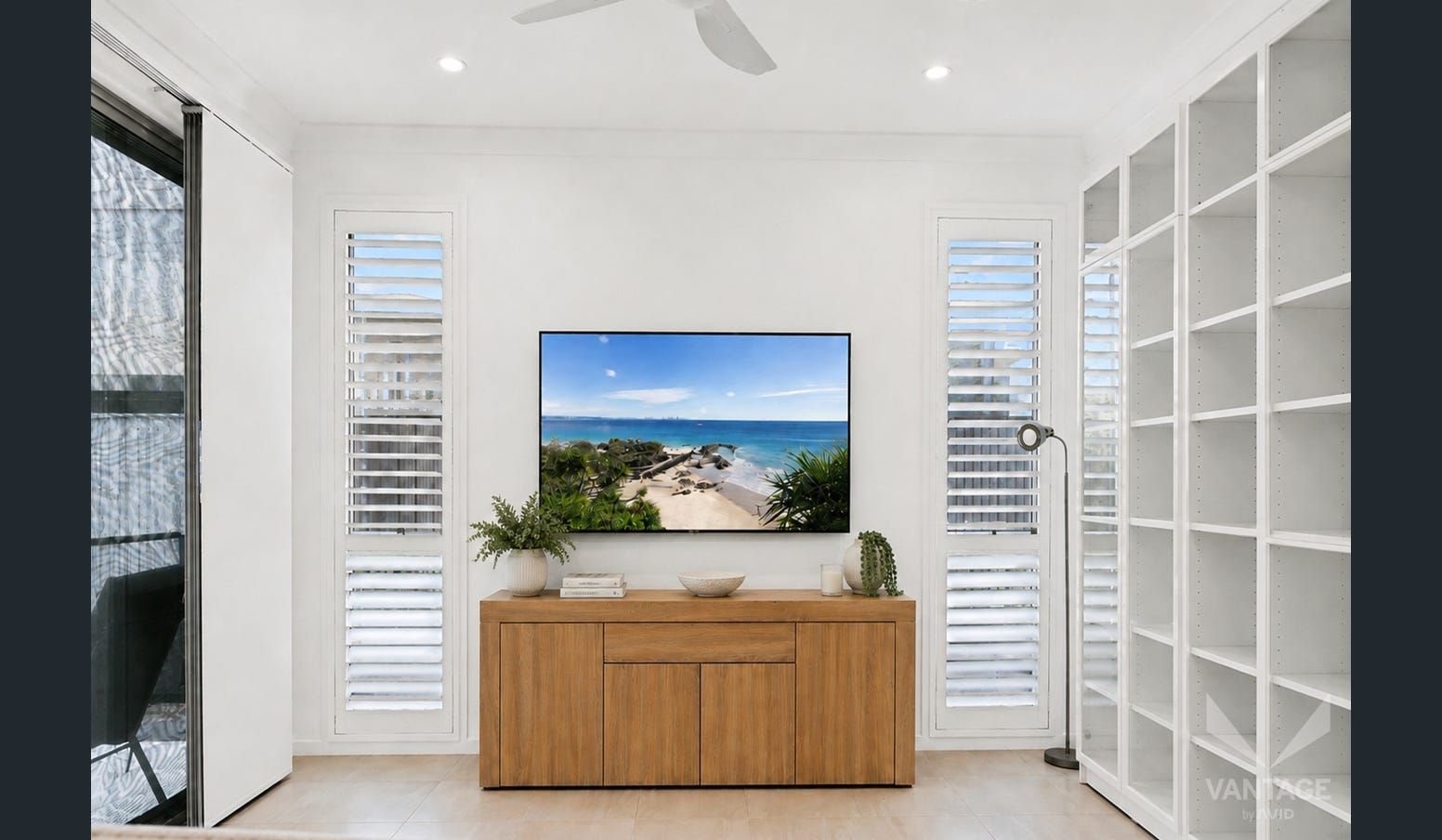 2 bed, double garage modern home