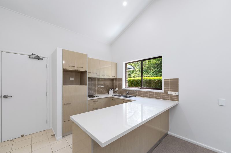 Stylish Serviced Apartment with Garden Access