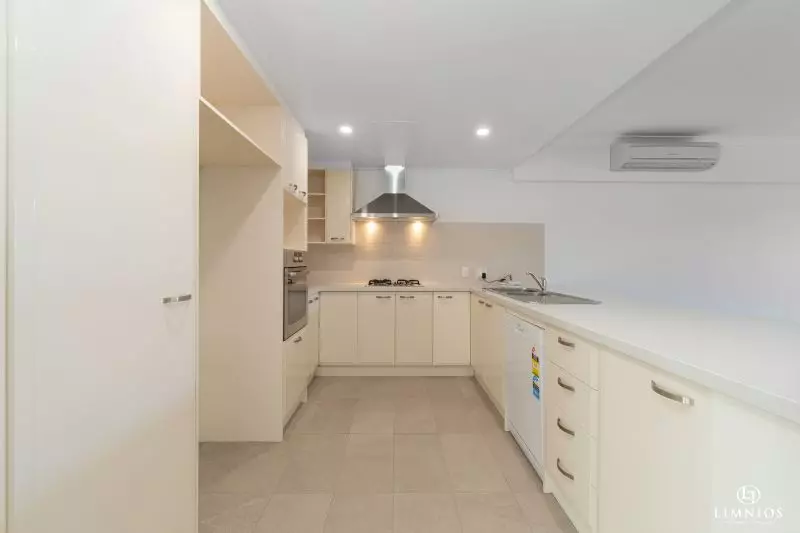 Light Filled North Facing Courtyard Villa