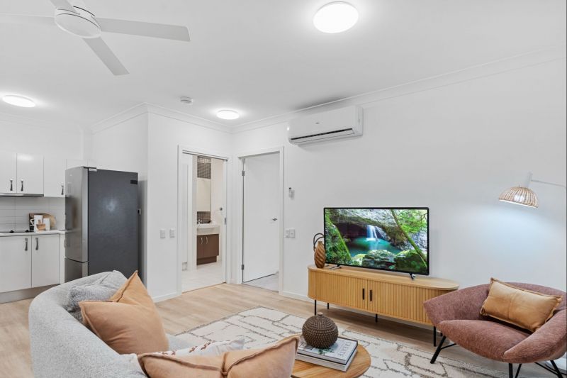 Spacious and bright one-bedroom villa