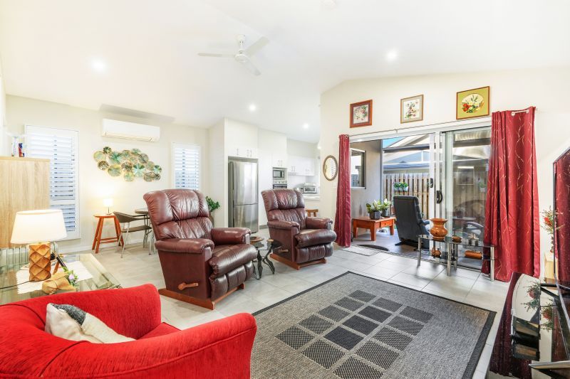 Spacious Home, Bushland Views