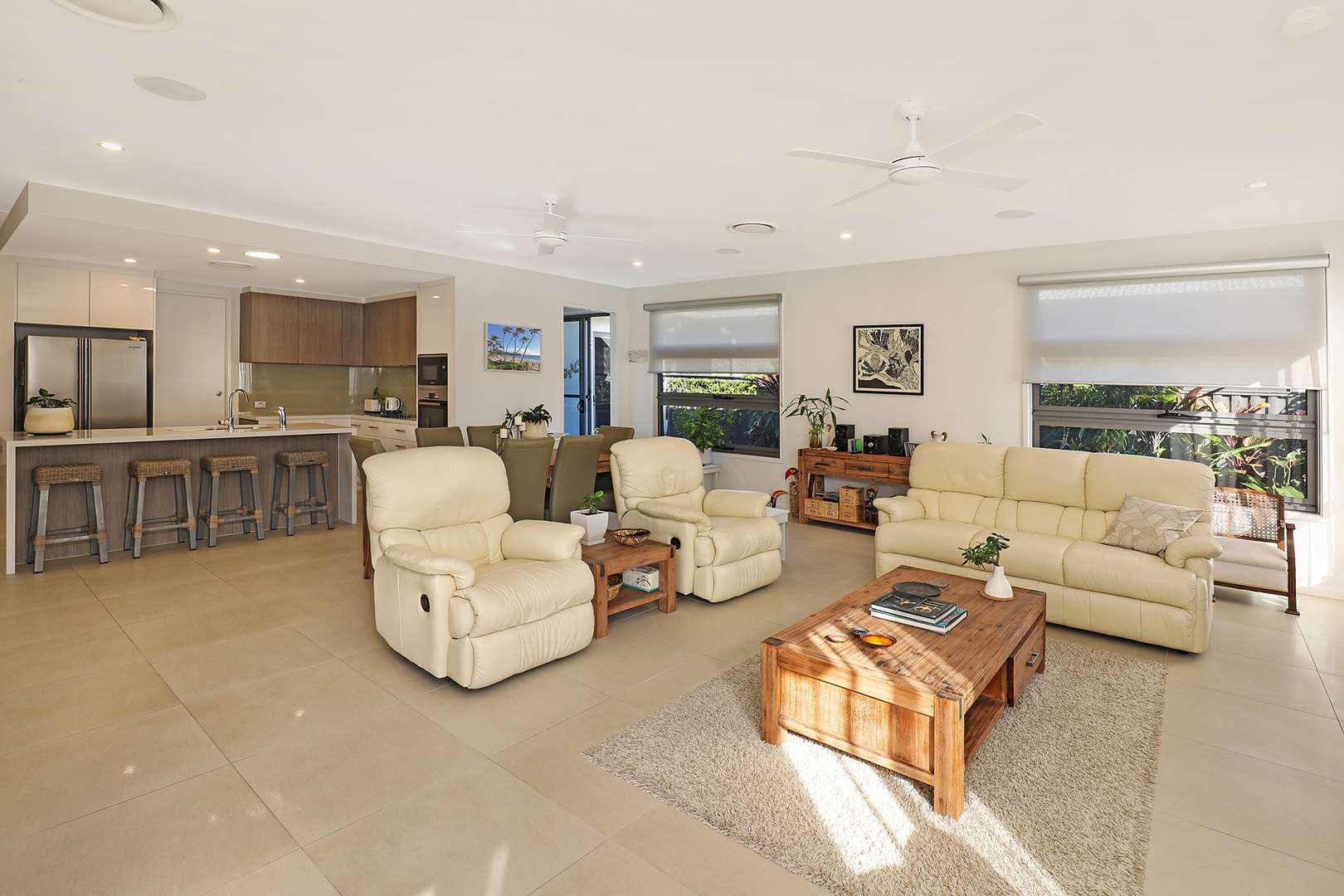 Immaculate, Stylish + Corner Position! V96 Living Gems