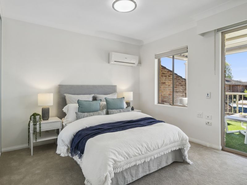 Light-filled apartment with large balcony