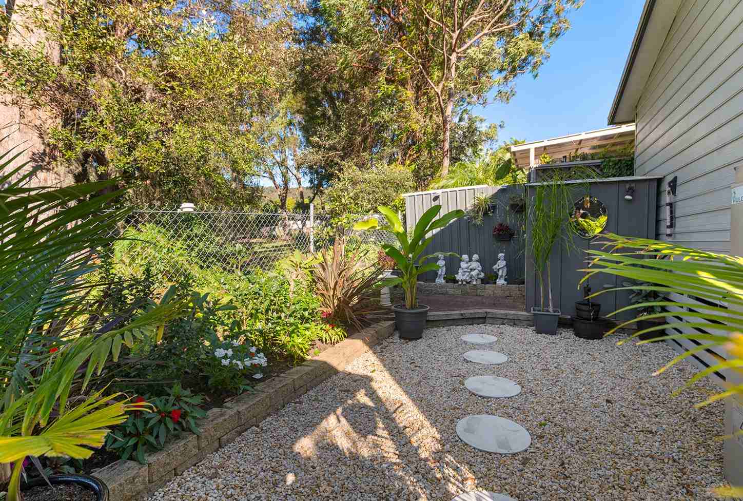 Perfect Presentation - Gorgeous rear garden with park like view - Air Conditioned