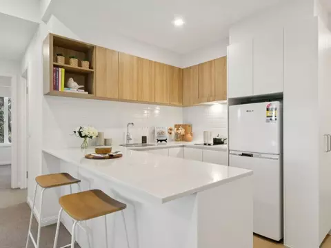 Refurbished Apartment with Leafy Balcony Retreat