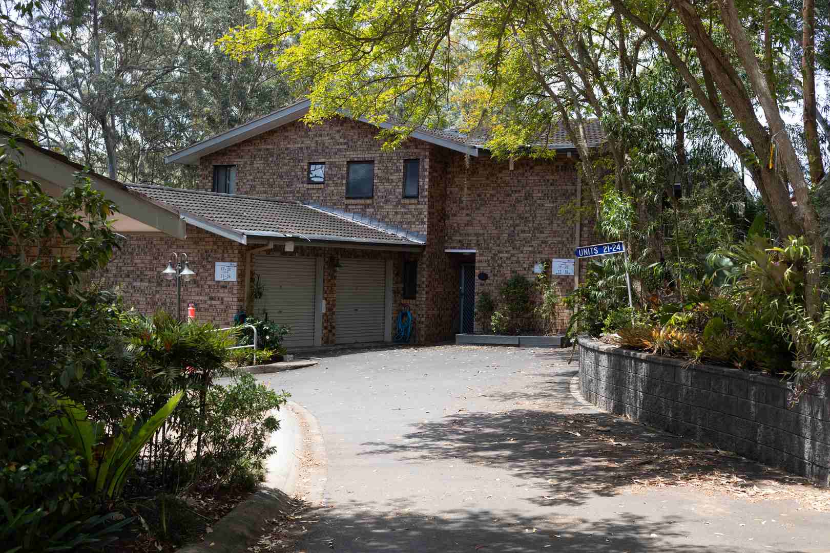 Newly Refurbished Spacious 2 Bedroom Unit