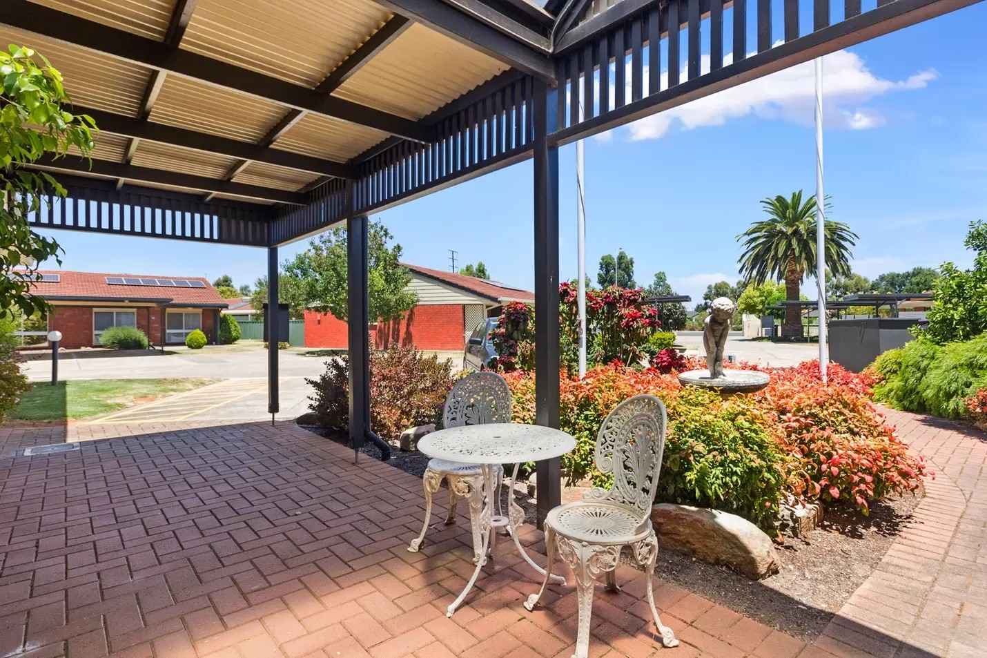 Resthaven Queenstown ‘Westport’ Retirement Living offers 62 two bedroom units within meticulously maintained gardens and lush rose bushes just 10 kilometres from Adelaide's CBD