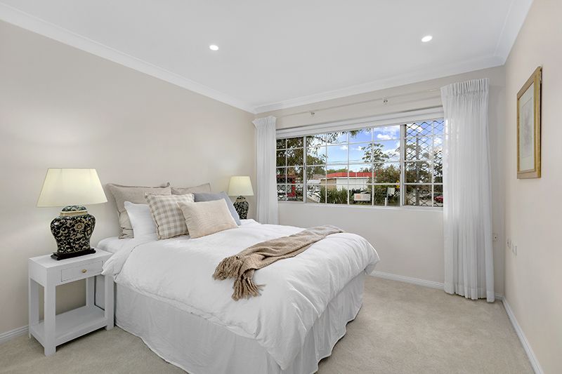 Beautifully presented renovated spacious unit located close to the clubhouse.