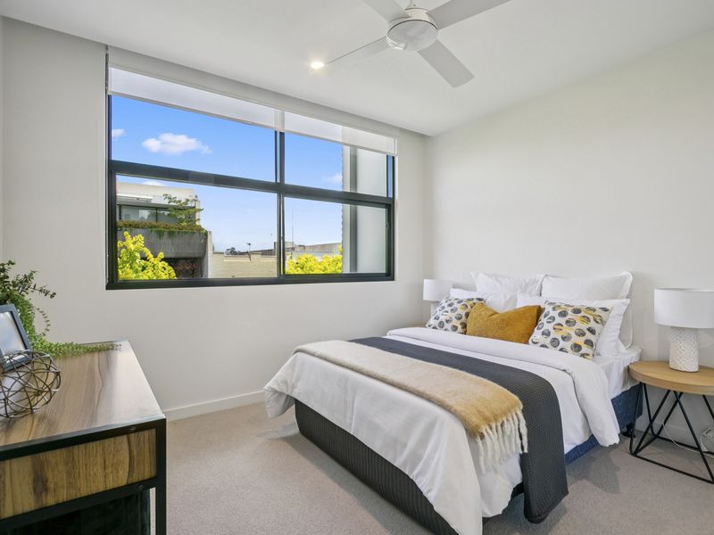 Brighton Bayside Apartment - Fully Refurbished