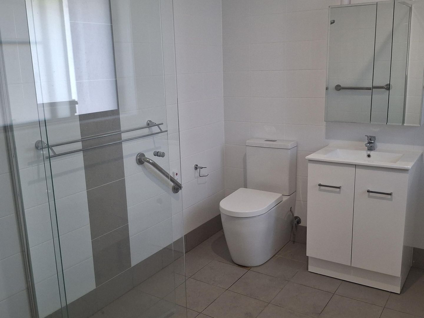 Spacious and Bright 2 Bedroom Room Home