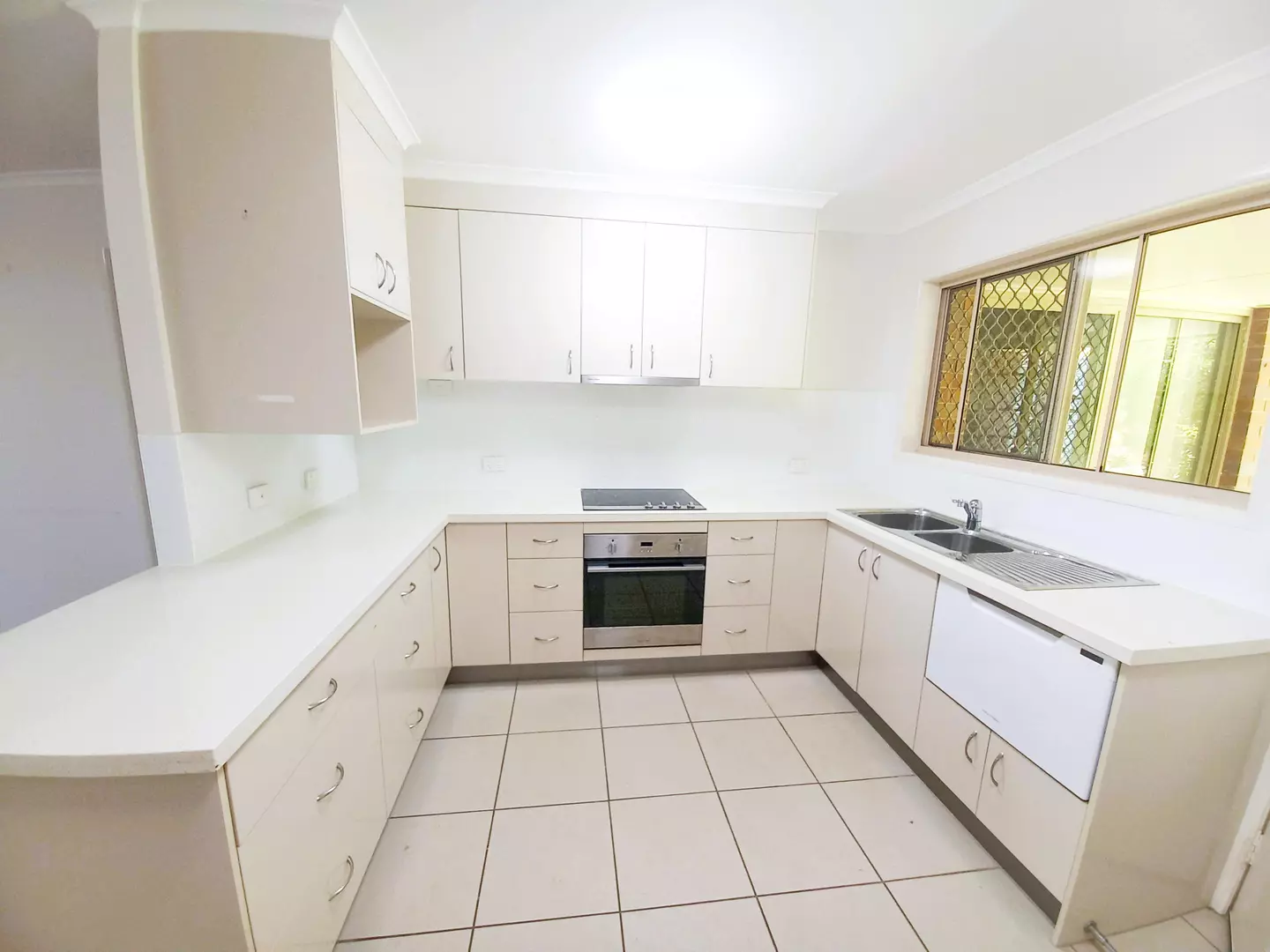 Large 3 bedroom Unit now available