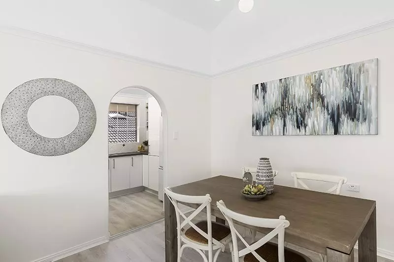 Gorgeous renovated sunny unit