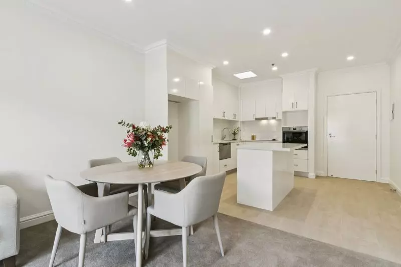 One-bedroom apartment with a large double balcony