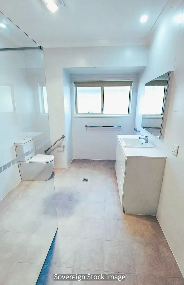 Spacious and Refurbished 3 Bedroom Home - Sovereign Home 165