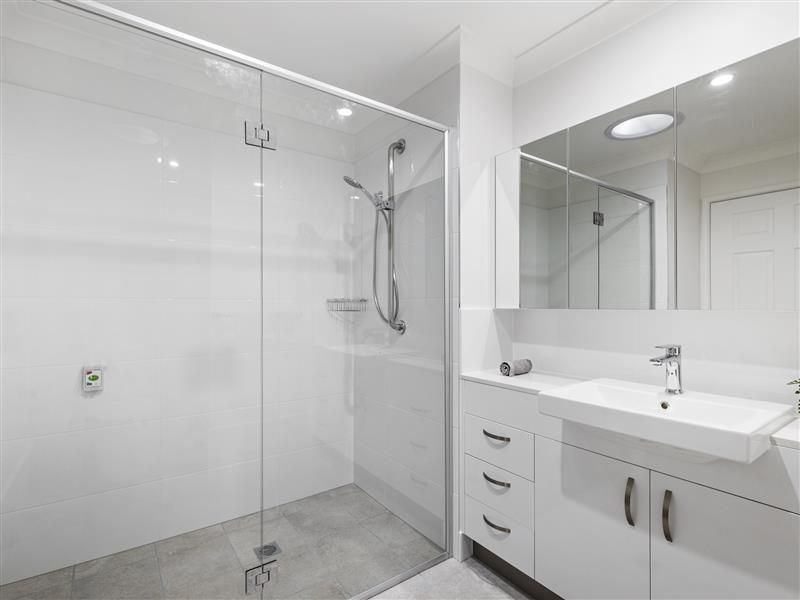 Spacious bayside living with 2-bedrooms