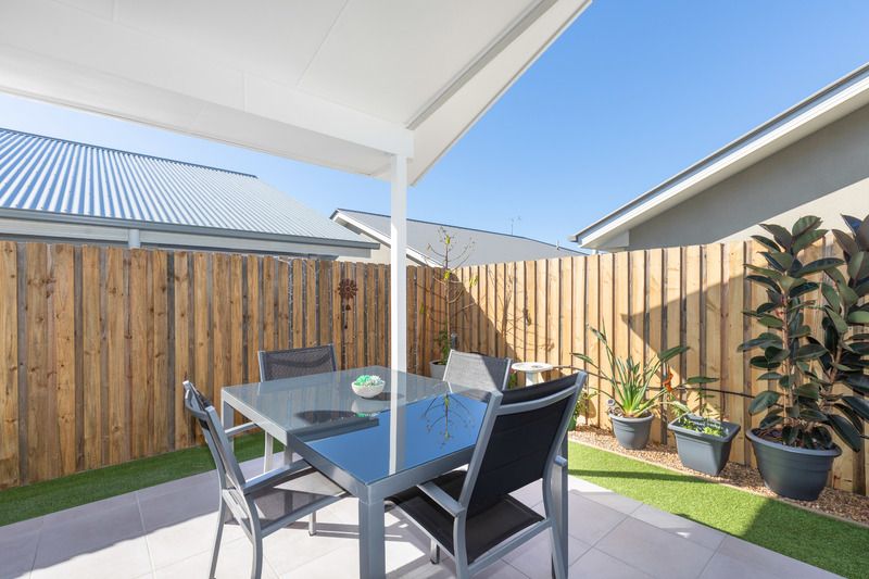 Enjoy nature, birds, gardens and peace and quiet in this immaculate lowset home