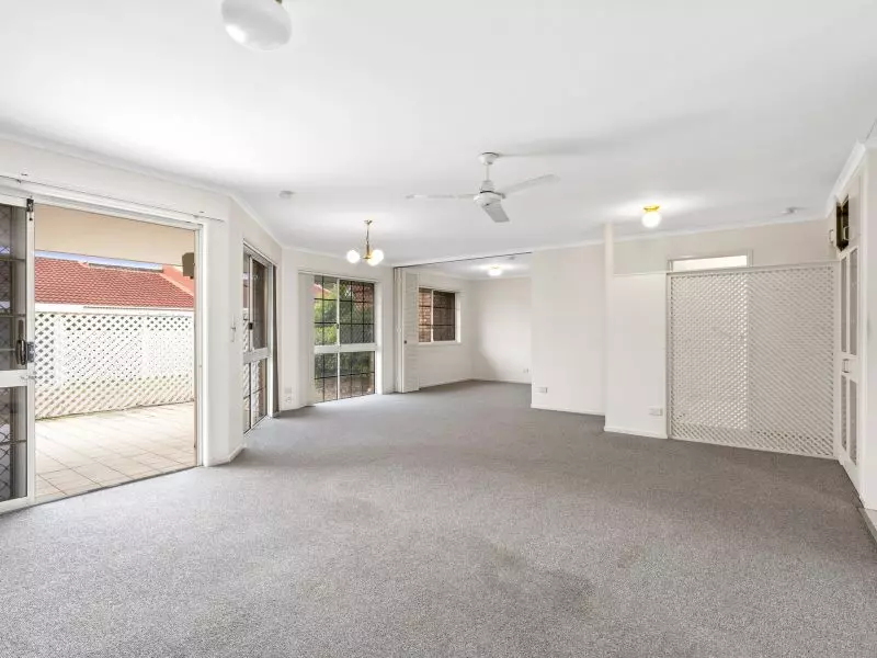 Light, Fresh & Modern Refurbished Villa! 