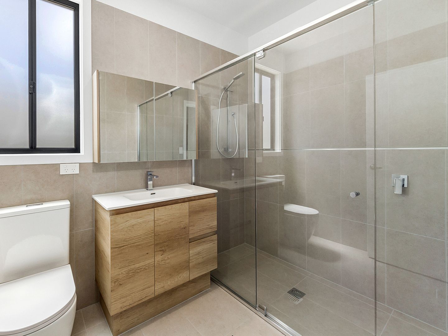 Unique 3 Bedroom, 2 Car Single Storey Villa - Villa 279