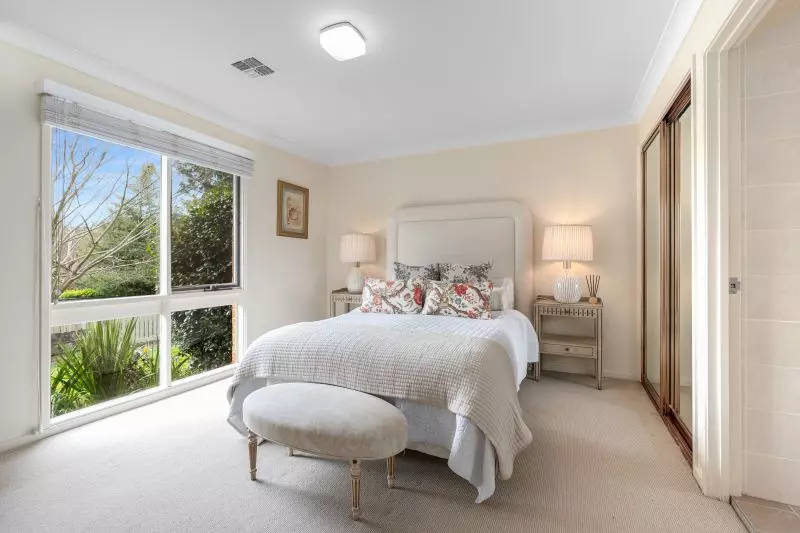 Sun-filled, Freestanding 3 Bedroom Cottage