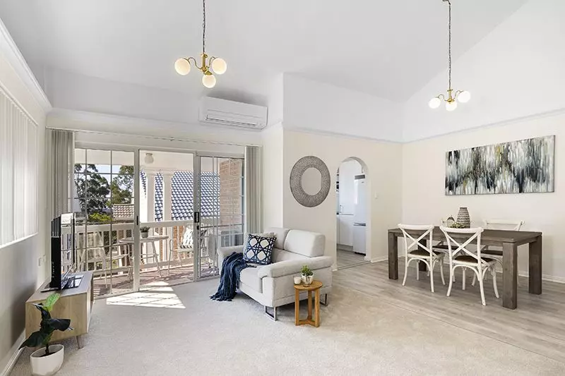 Gorgeous renovated sunny unit