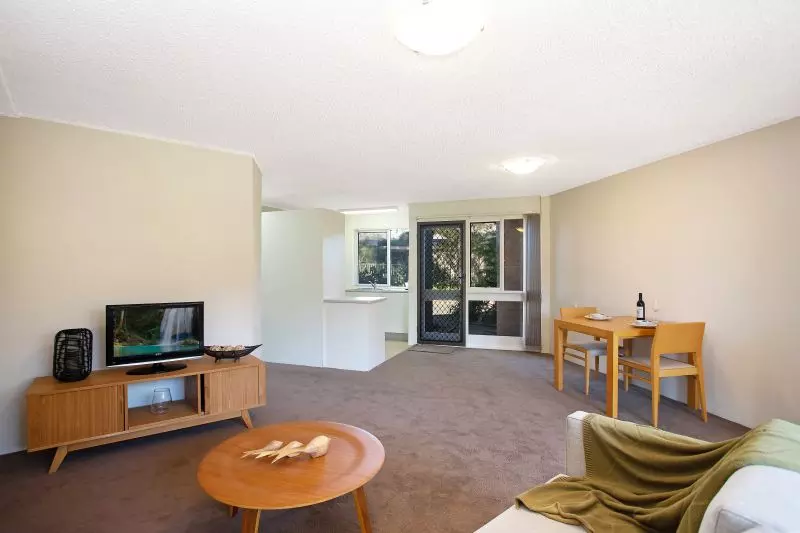 Spacious ground floor 2 bedroom unit