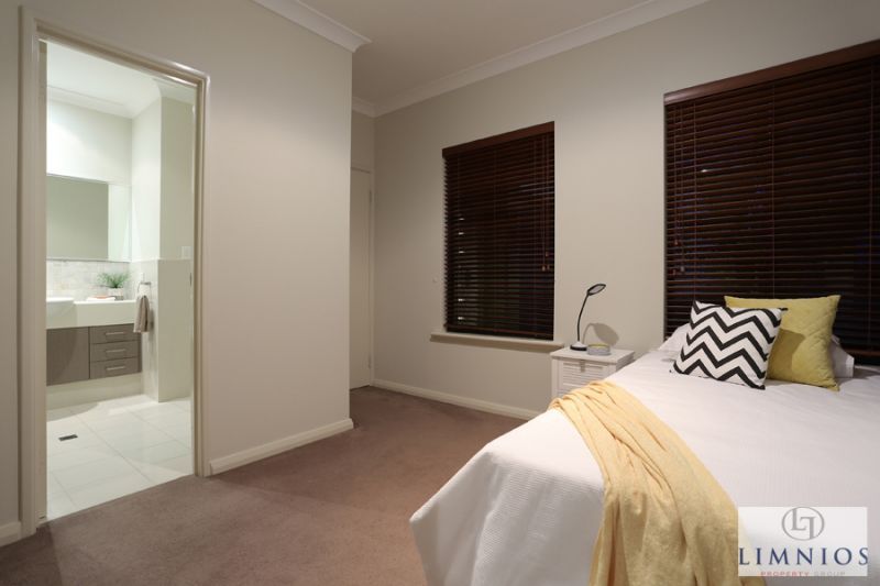 Spacious End Villa